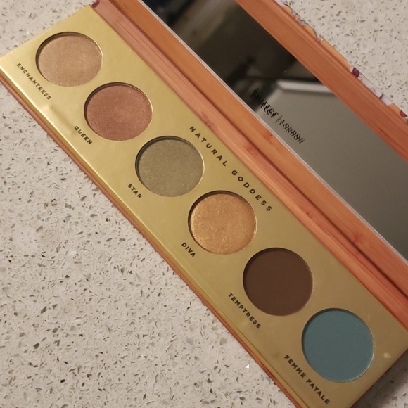 BUTTER London eyeshadow palette - Picture 2 of 3